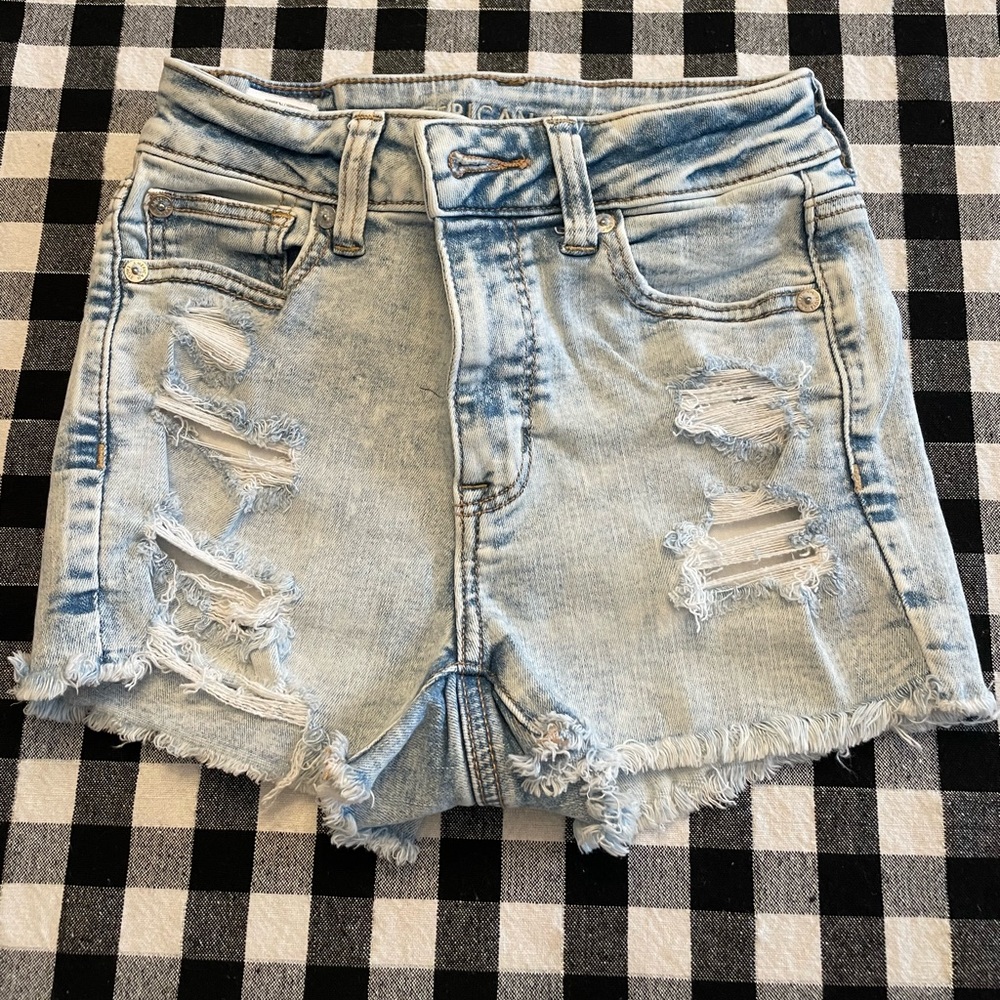 Light wash high rise American Eagle shorts!